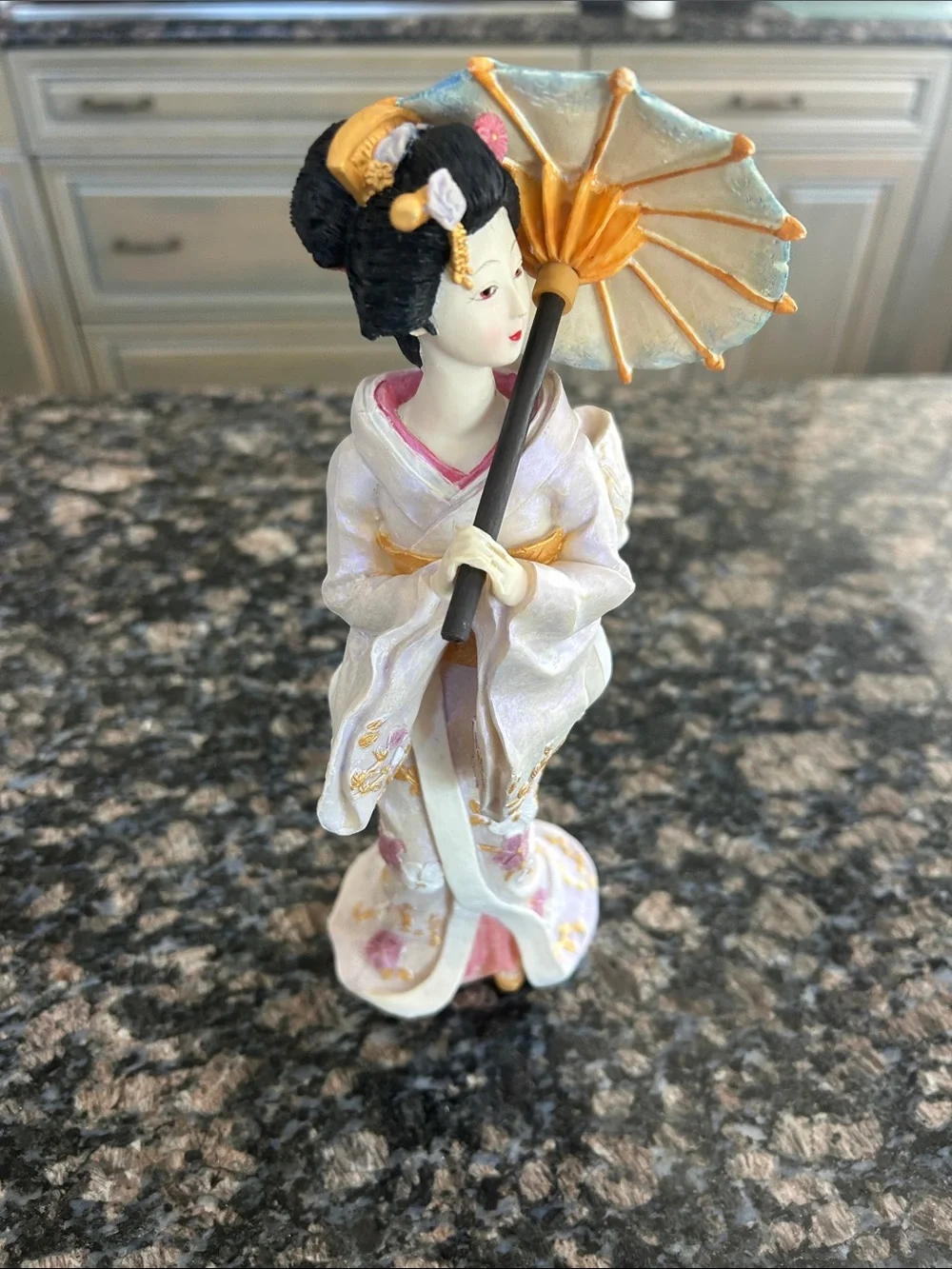 JAPANESE PORCELAIN GEISHA GIRL W UMBRELLA FIGURINE NWT